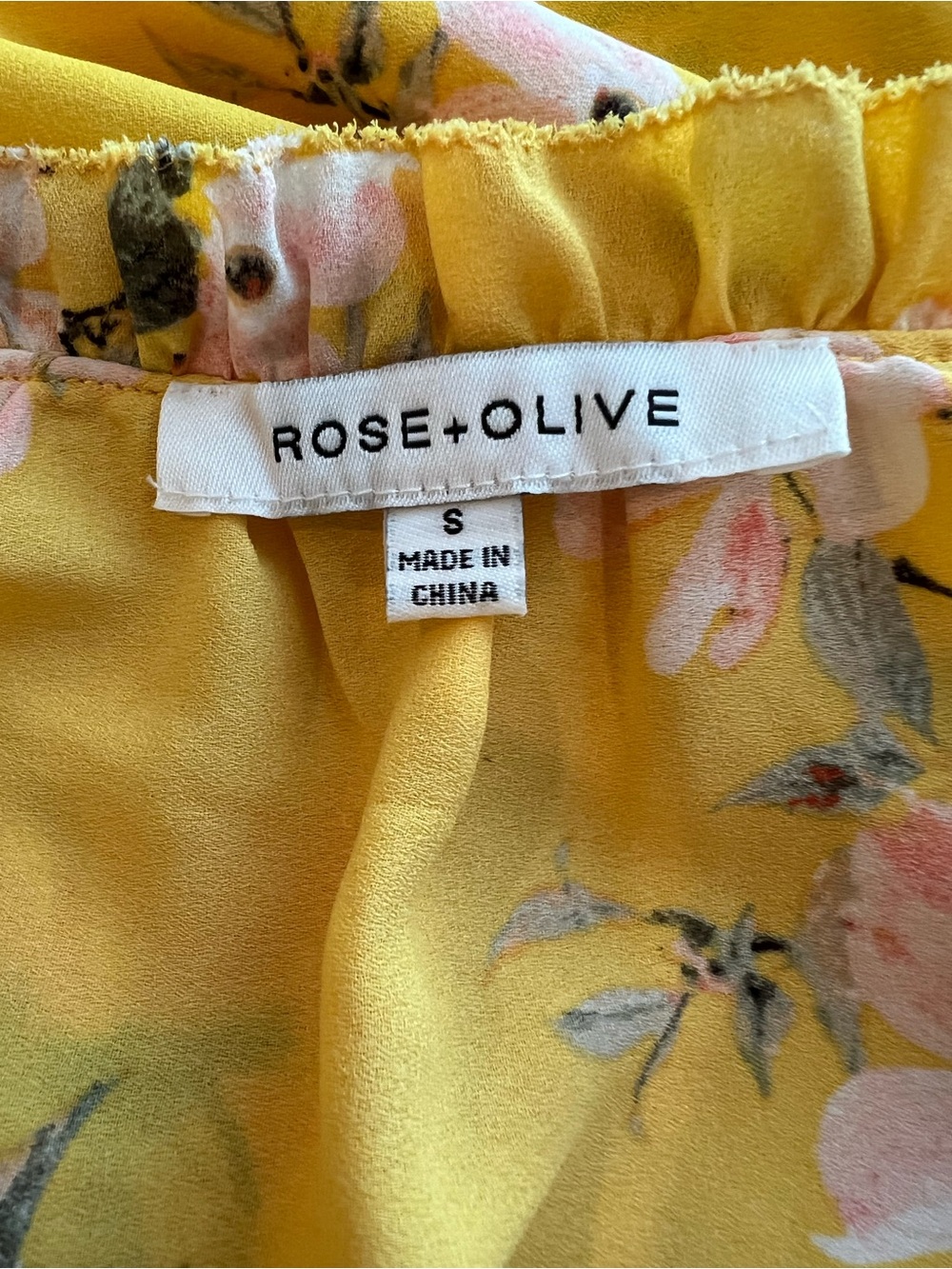 Rose + Olive Yellow Floral Ruffle Neck Sleeveless Blouse Top Size Small - Picture 3 of 9
